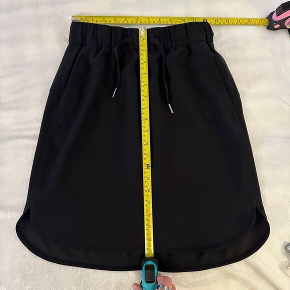 Lululemon Size 6 On The Fly Skirt Woven Drawstring Waist Solid Black Gently Worn - Picture 4 of 4
